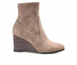 Brand new 💯 Women's Journee Collection Hepburn Wedge Booties Taupe 👍